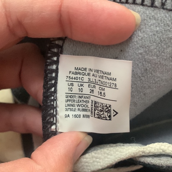 Hightop Leather Converse - Picture 4 of 4